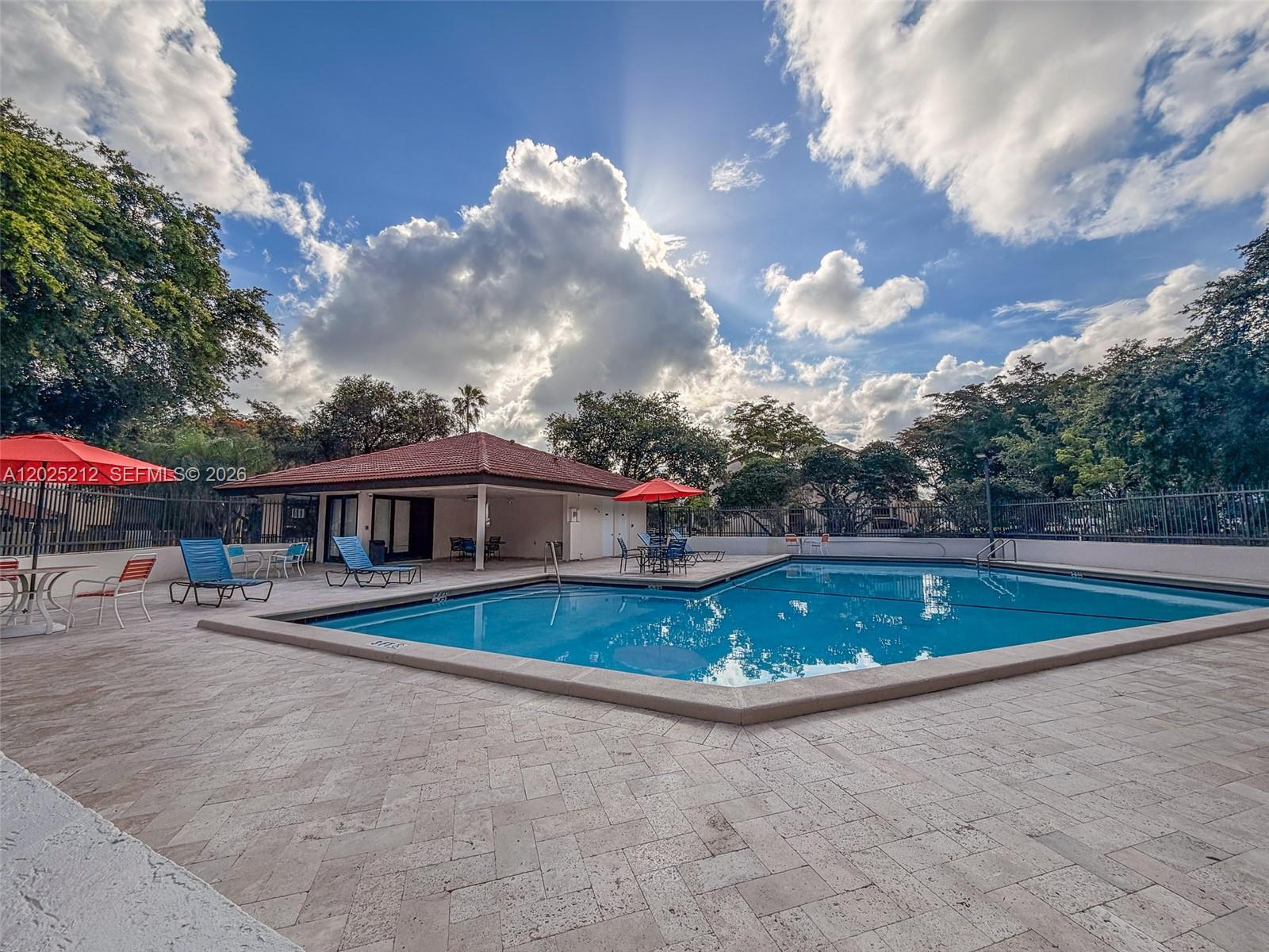 KENLAND COURT - Residential