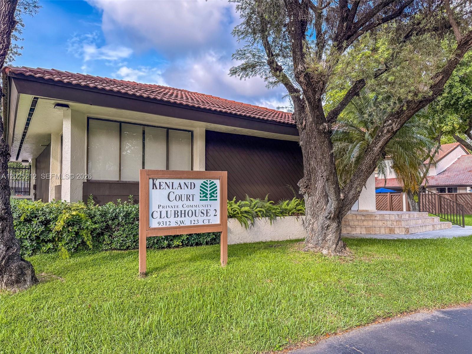 KENLAND COURT - Residential