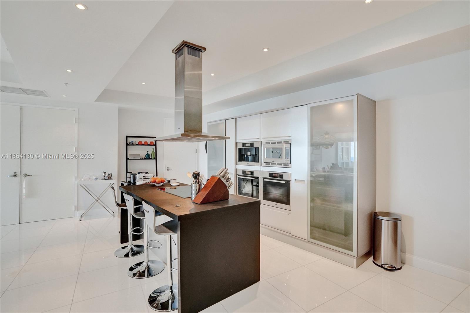 TRUMP ROYALE CONDO - Residential Lease