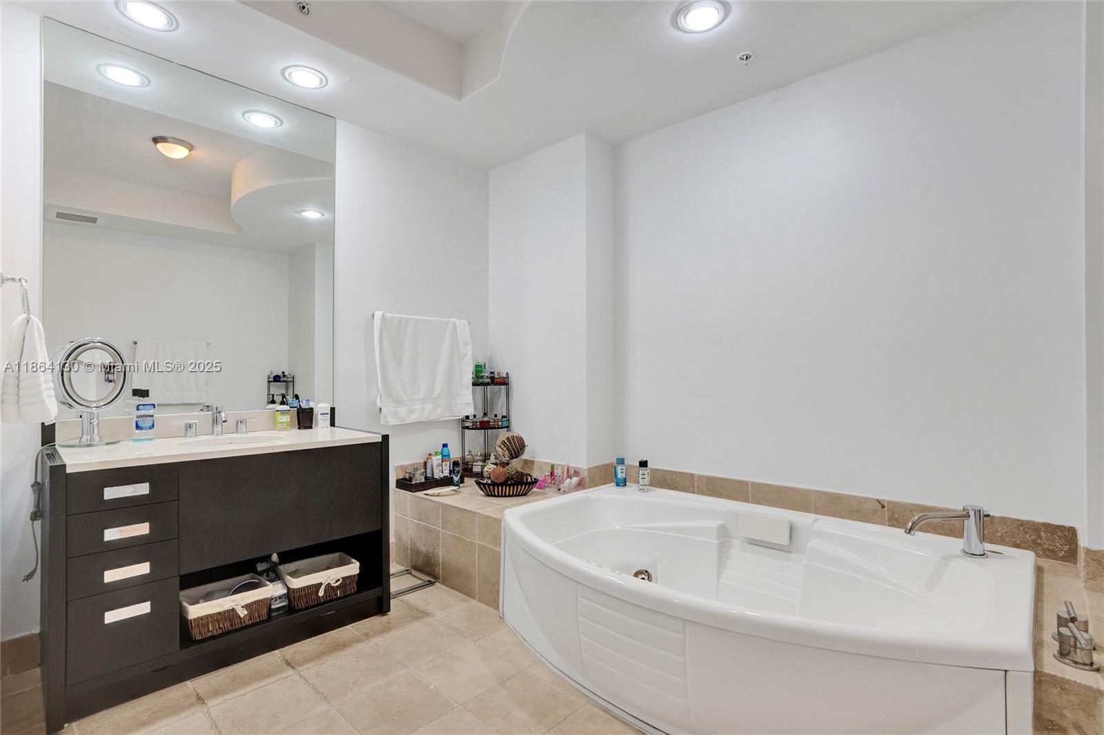 TRUMP ROYALE CONDO - Residential Lease