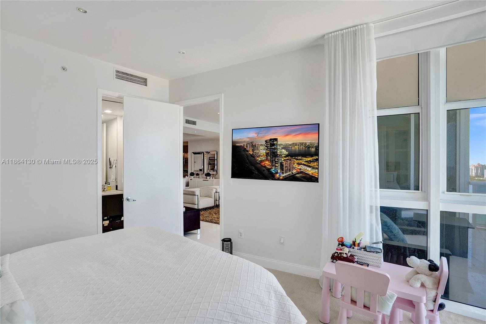 TRUMP ROYALE CONDO - Residential Lease