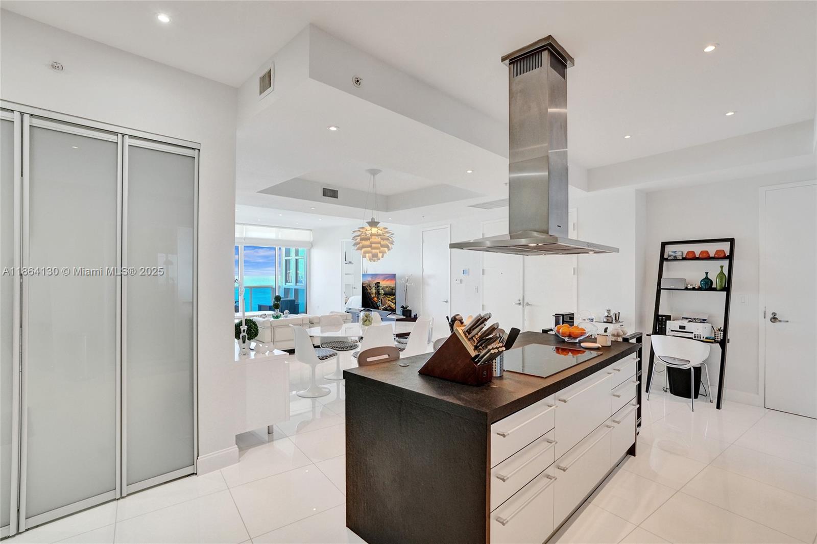 TRUMP ROYALE CONDO - Residential Lease
