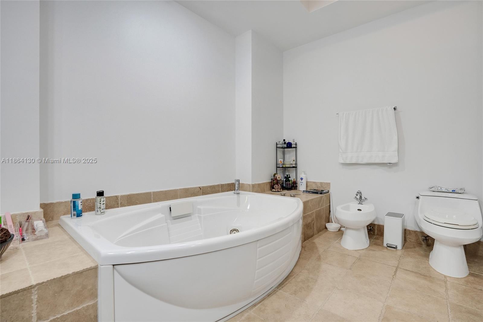 TRUMP ROYALE CONDO - Residential Lease