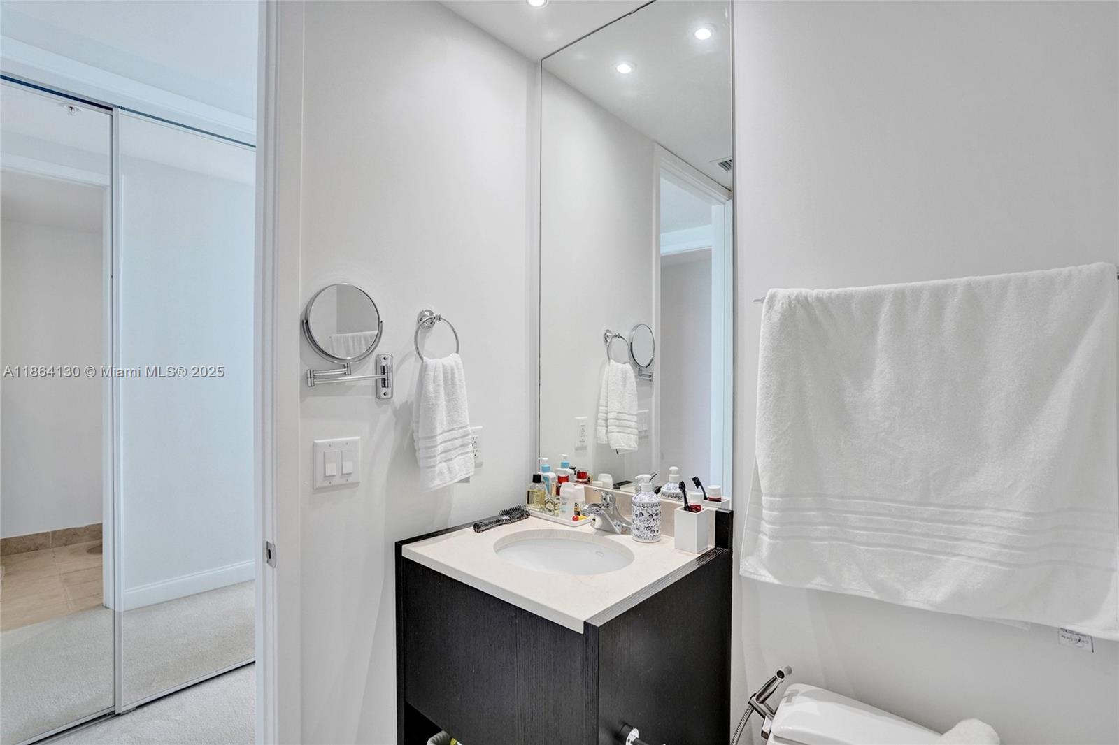TRUMP ROYALE CONDO - Residential Lease