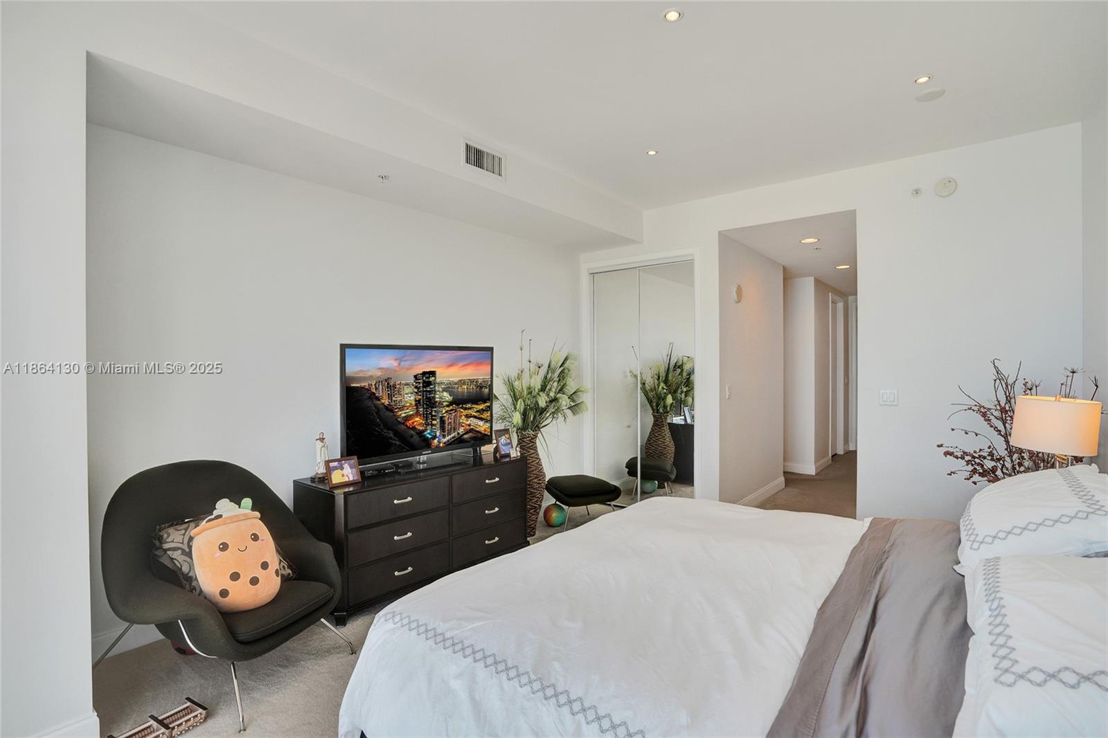 TRUMP ROYALE CONDO - Residential Lease