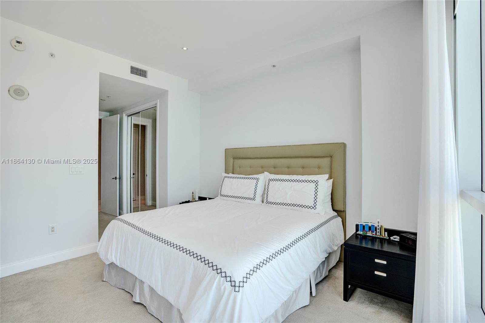 TRUMP ROYALE CONDO - Residential Lease