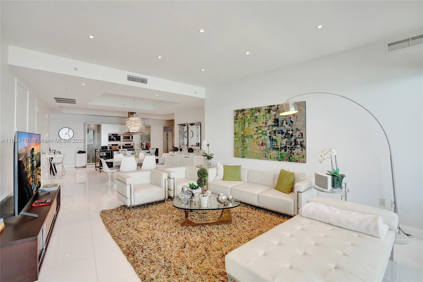 TRUMP ROYALE CONDO - Residential Lease
