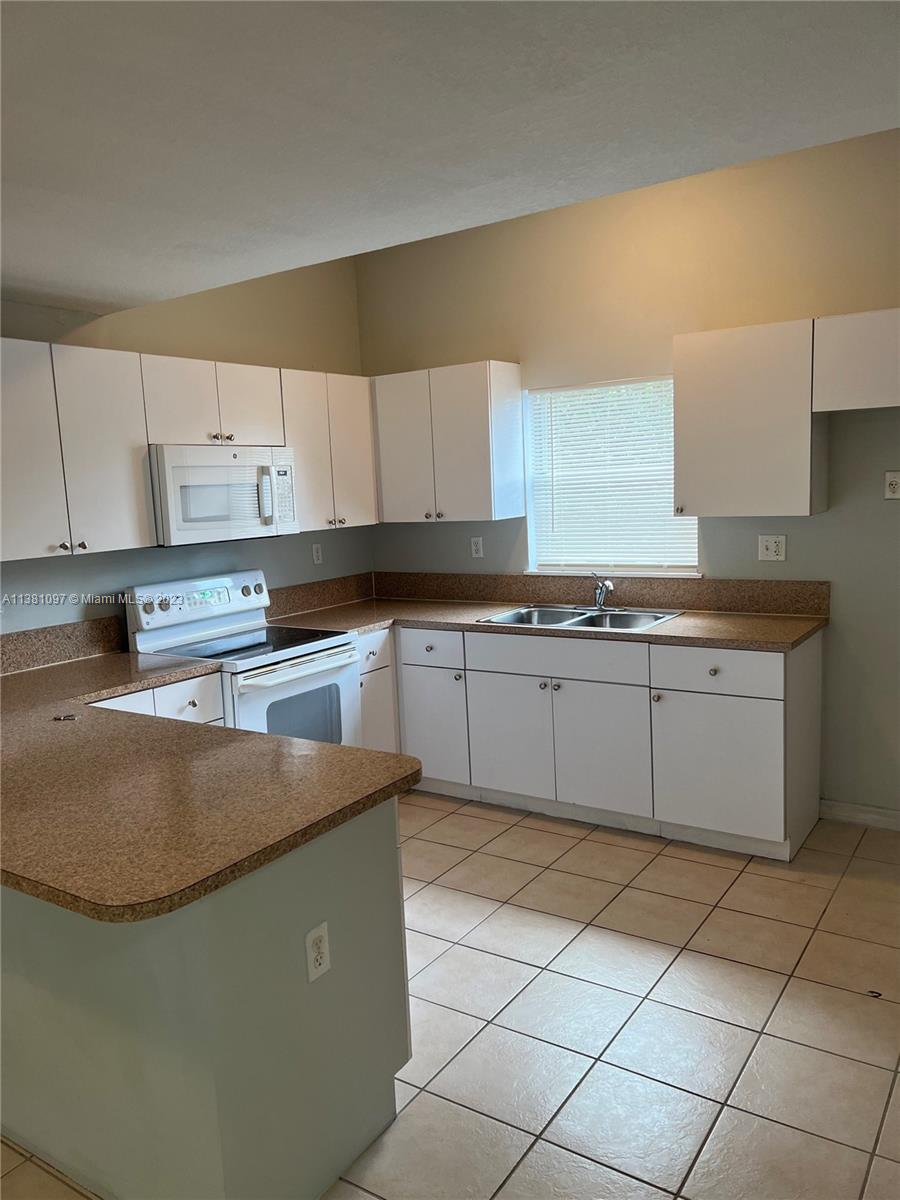 SUB OF PB 1-4 - Residential Lease