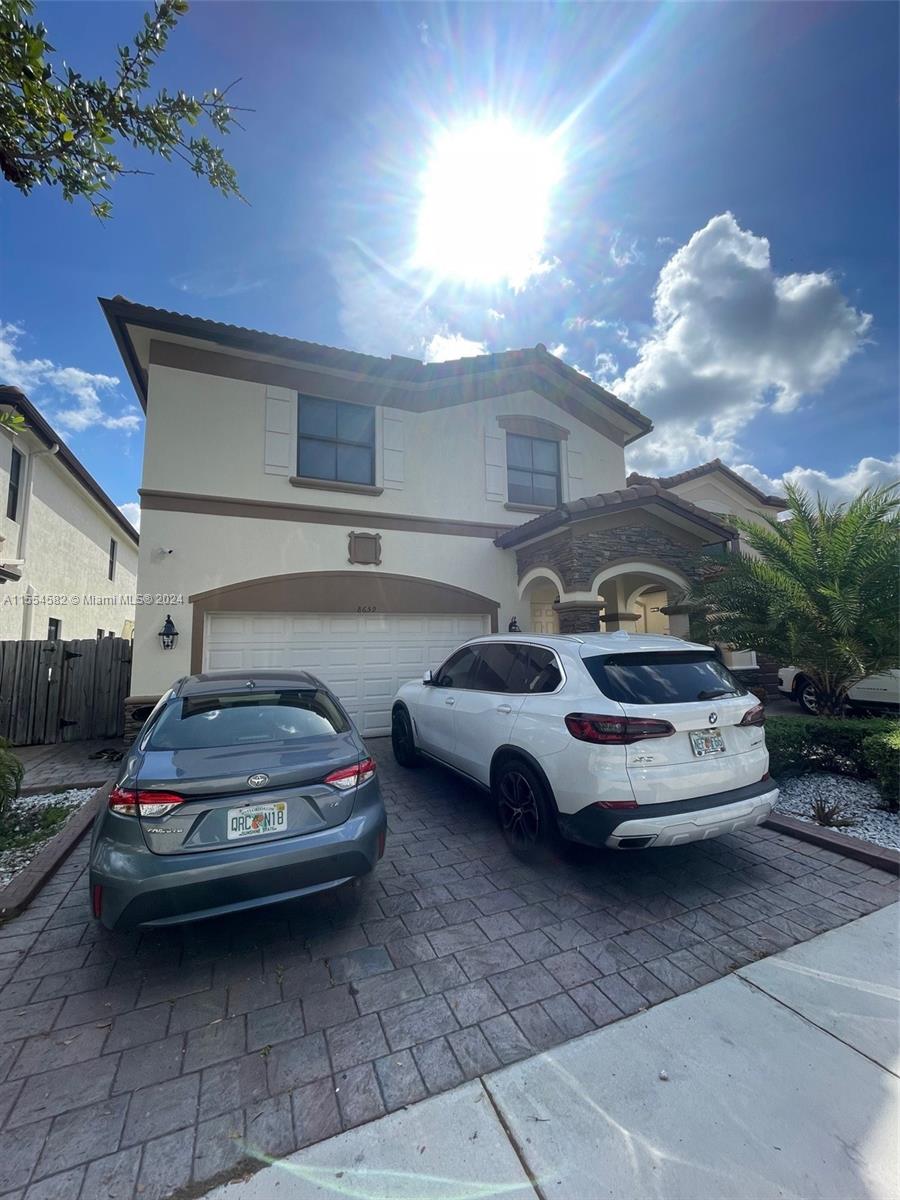 Property for Sale at 8659 Nw 100th Pl Pl, Doral, Miami-Dade County, Florida - Bedrooms: 5 
Bathrooms: 5  - $930,000