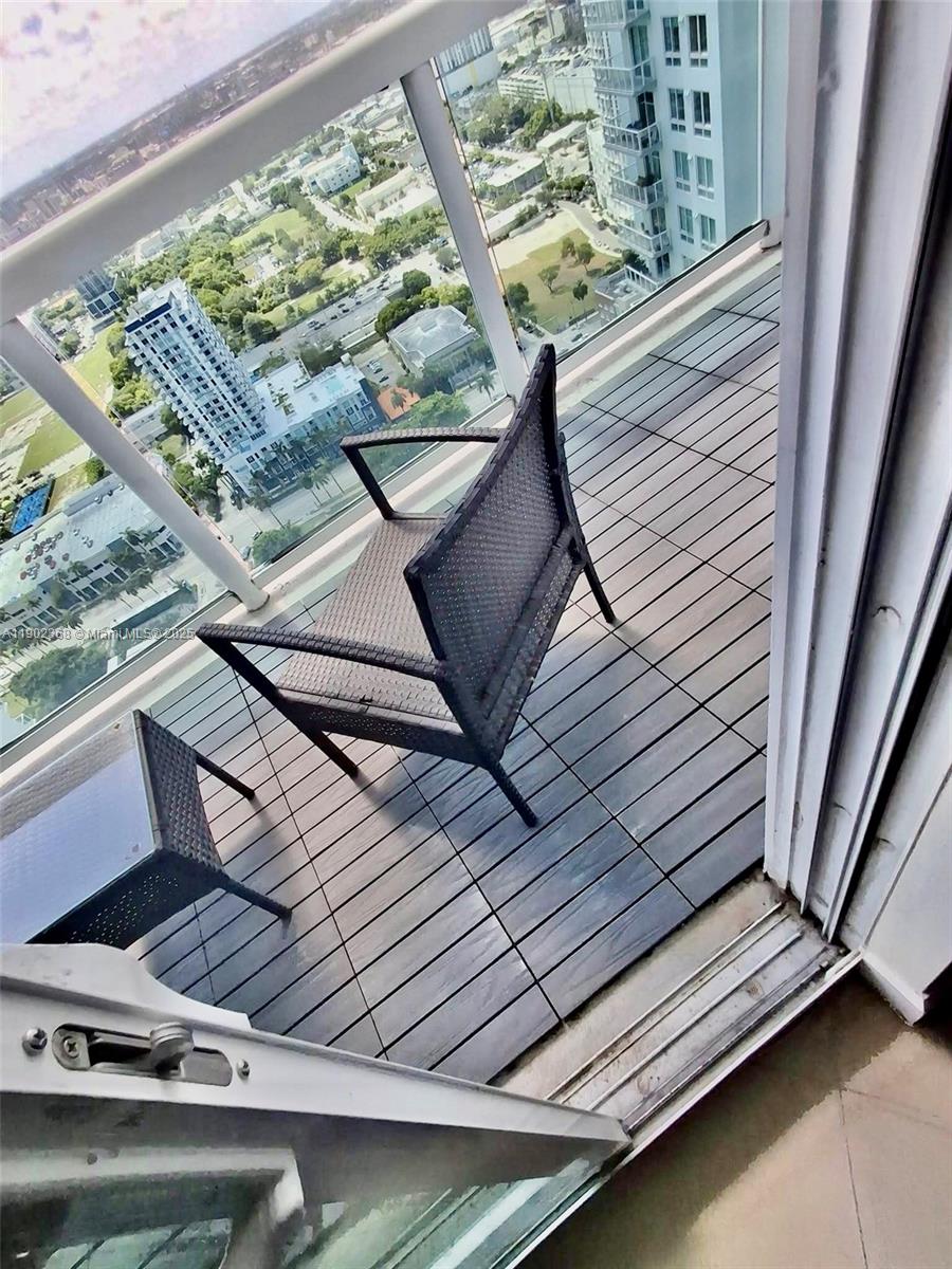 1800 CLUB CONDO - Residential Lease