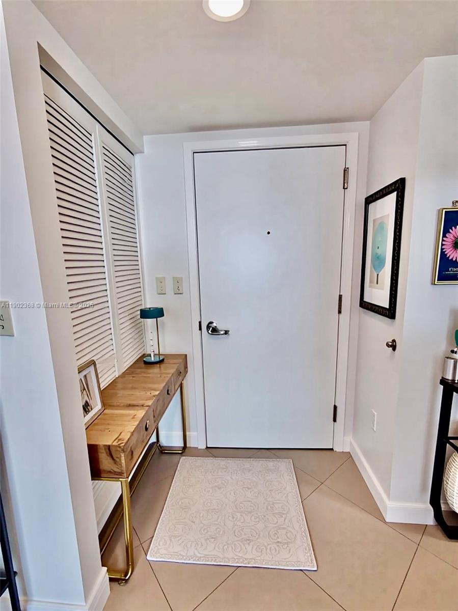 1800 CLUB CONDO - Residential Lease