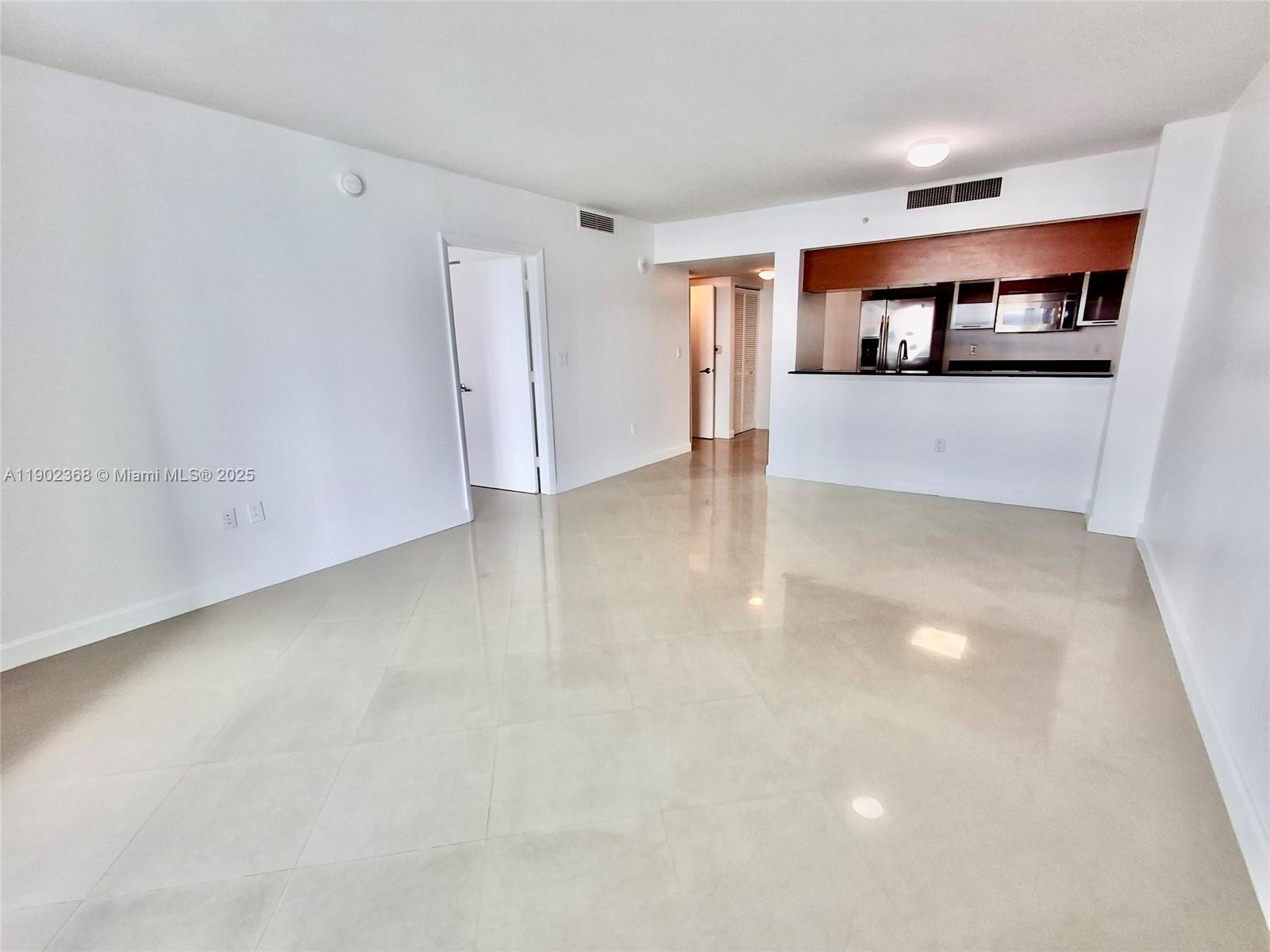 1800 CLUB CONDO - Residential Lease