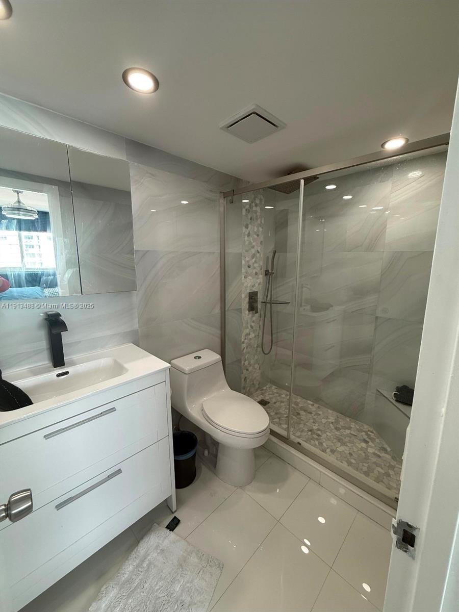 PORT ROYALE CONDO - Residential Lease