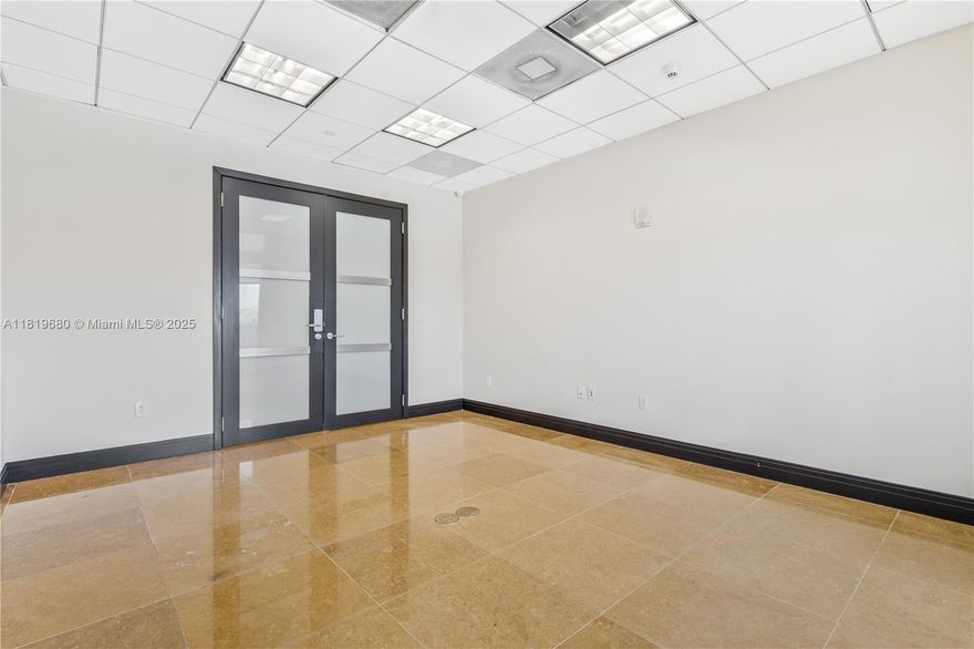 Office for rent at Merrick Pointe, located on Bird Road in Coral Gables. Modern space with marble floors, individual A/C, lobby, elevator, and building security. Includes 3 assigned parking spaces plus guest parking options. Strategically located, ideal for professionals or businesses seeking comfort and a strong corporate image. Monthly rent: $1,500. Available immediately. Schedule your visit today!
