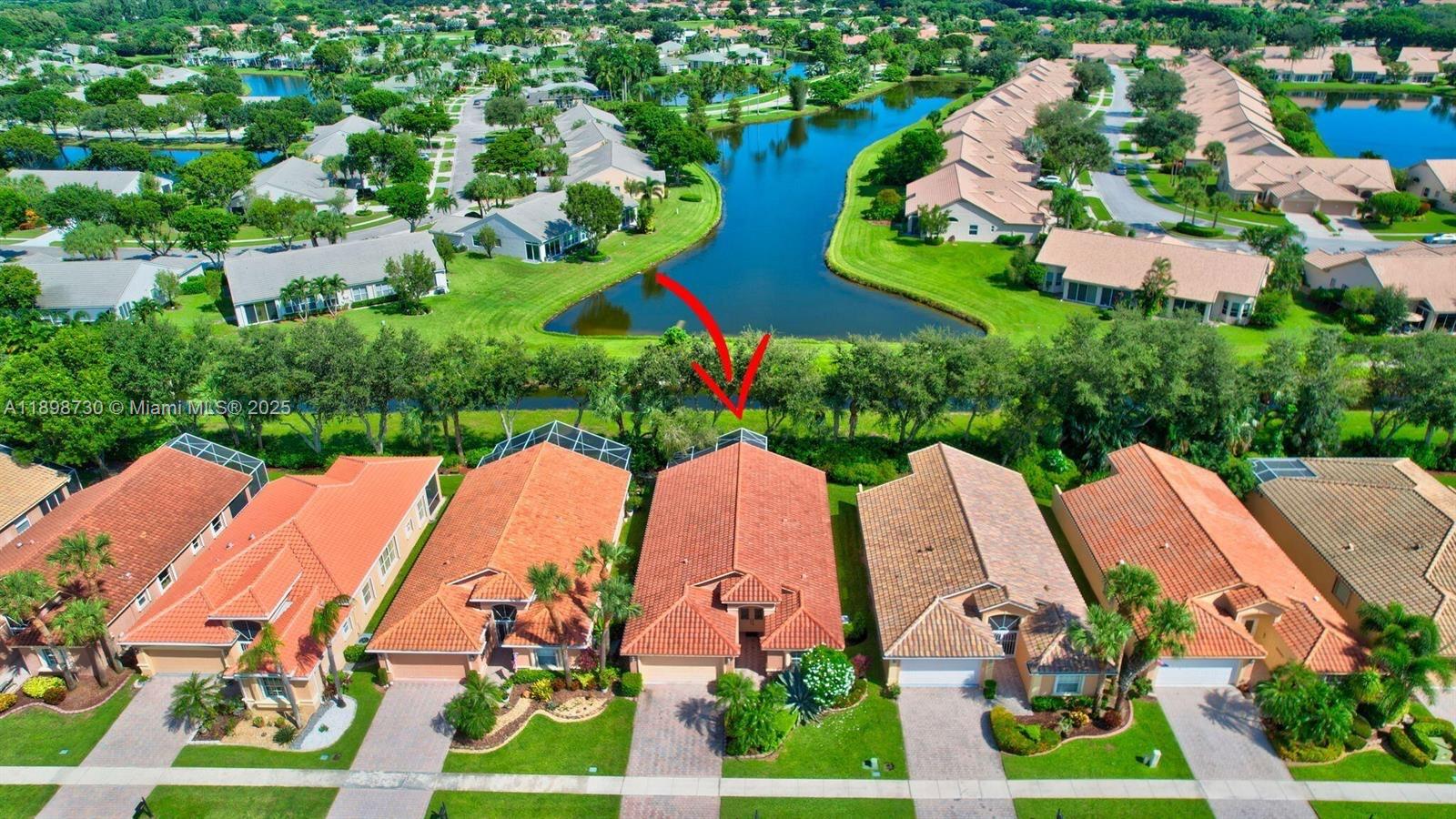 Amazing Long Lake view + 55 Community 
Just Updated !!!  Open concept,  New Kitchen / Appliances /Countertop, New floor, New bathrooms, 2 walk in closets, just painting,  This home is totally move in ready, immaculate and turnkey!, Tuscany Par A/B - Ponte Vecchio West is a FABULOUS community,  Great location, pickleball, tennis, fitness center and pool