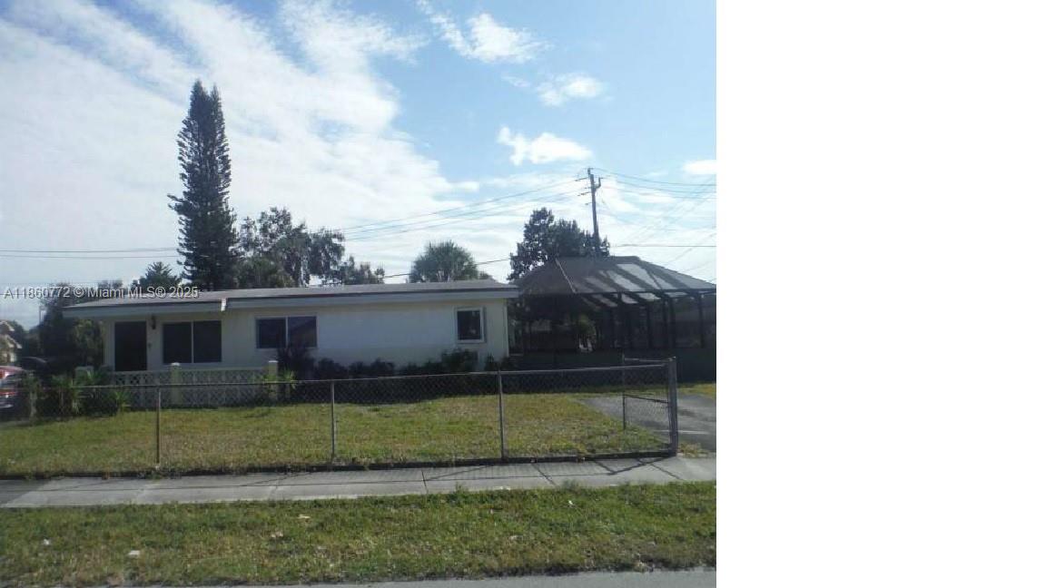 ATTENTION!!!! PRICE REDUCED. YOUR BUYER MUST SEE THIS 3/2 SINGLE FAMILY HOME, ONE OF THE BIGGEST LOTS IN THE NEIGHBORHOOD. LARGE KITCHEN WITH PKENTY OF CABINET SPACE, HUGE MASTER BEDROOM WITH SETING AREA. CORNER LOT, ENCLOSED PORCH, POOL OVERSIZE LOT.