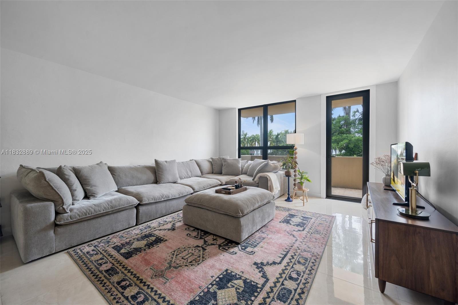 10185 Collins Ave 306