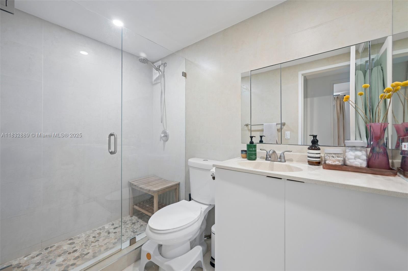 THE PLAZA OF BAL HARBOUR - Residential