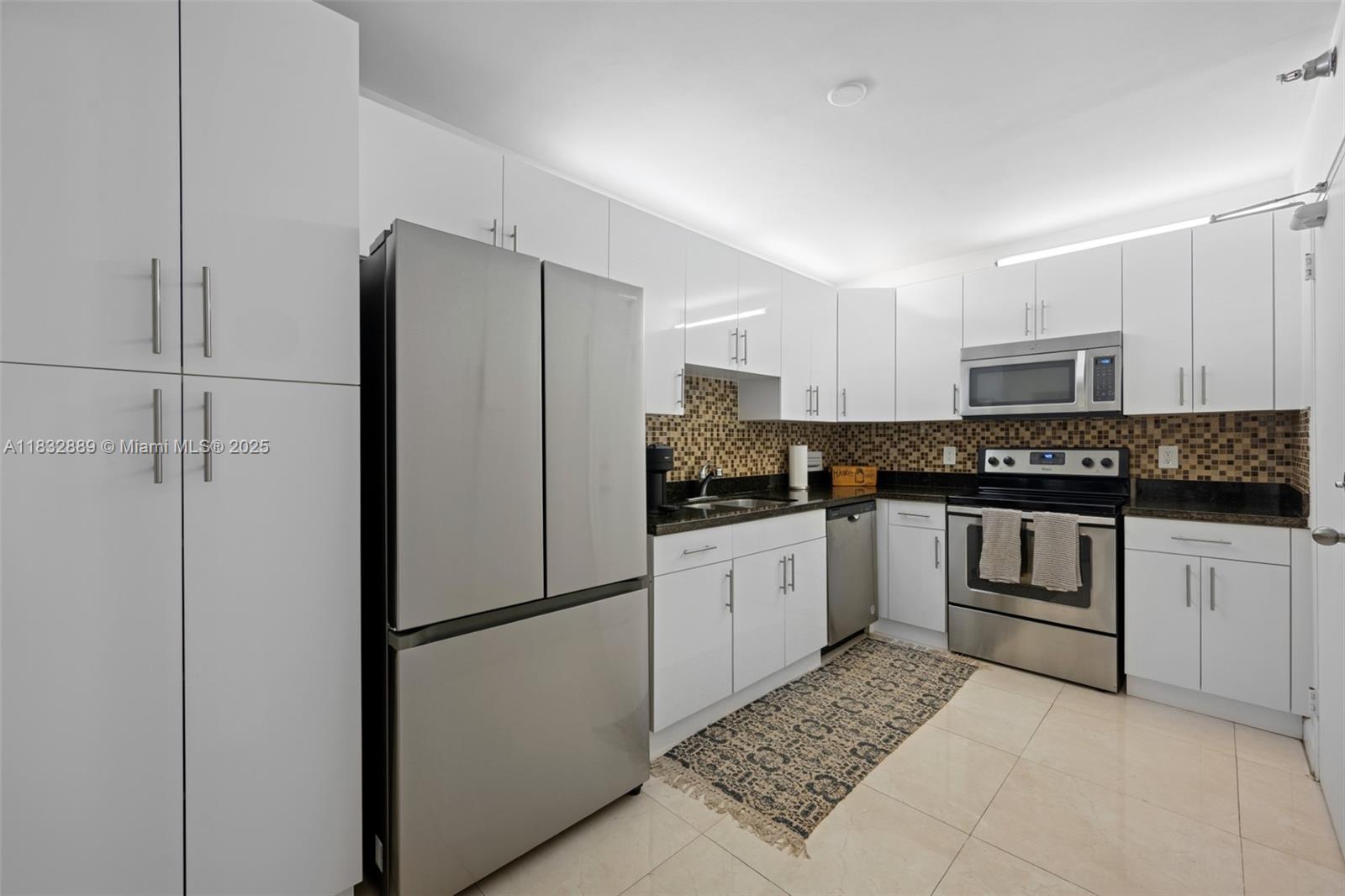 THE PLAZA OF BAL HARBOUR - Residential