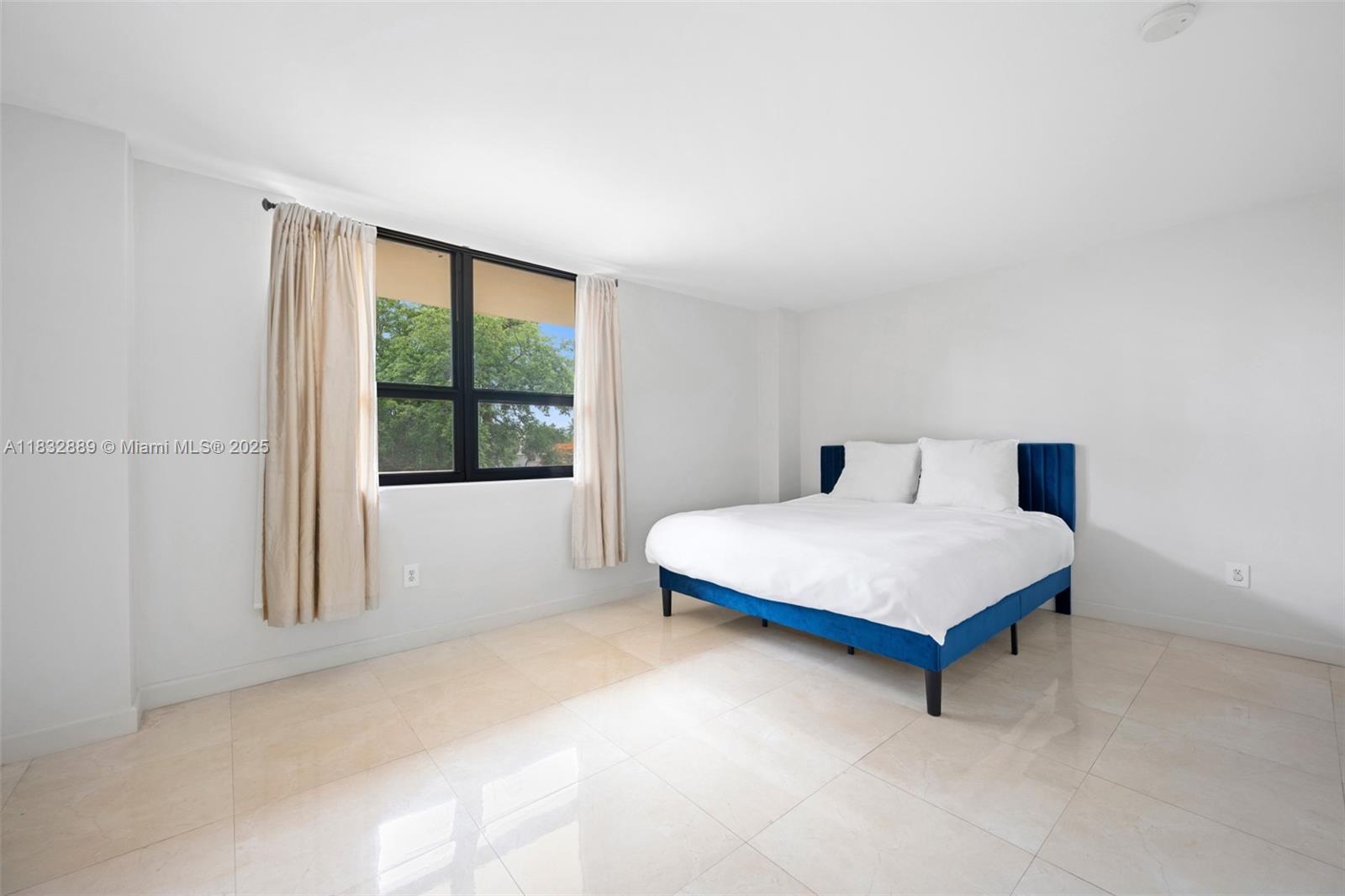 THE PLAZA OF BAL HARBOUR - Residential