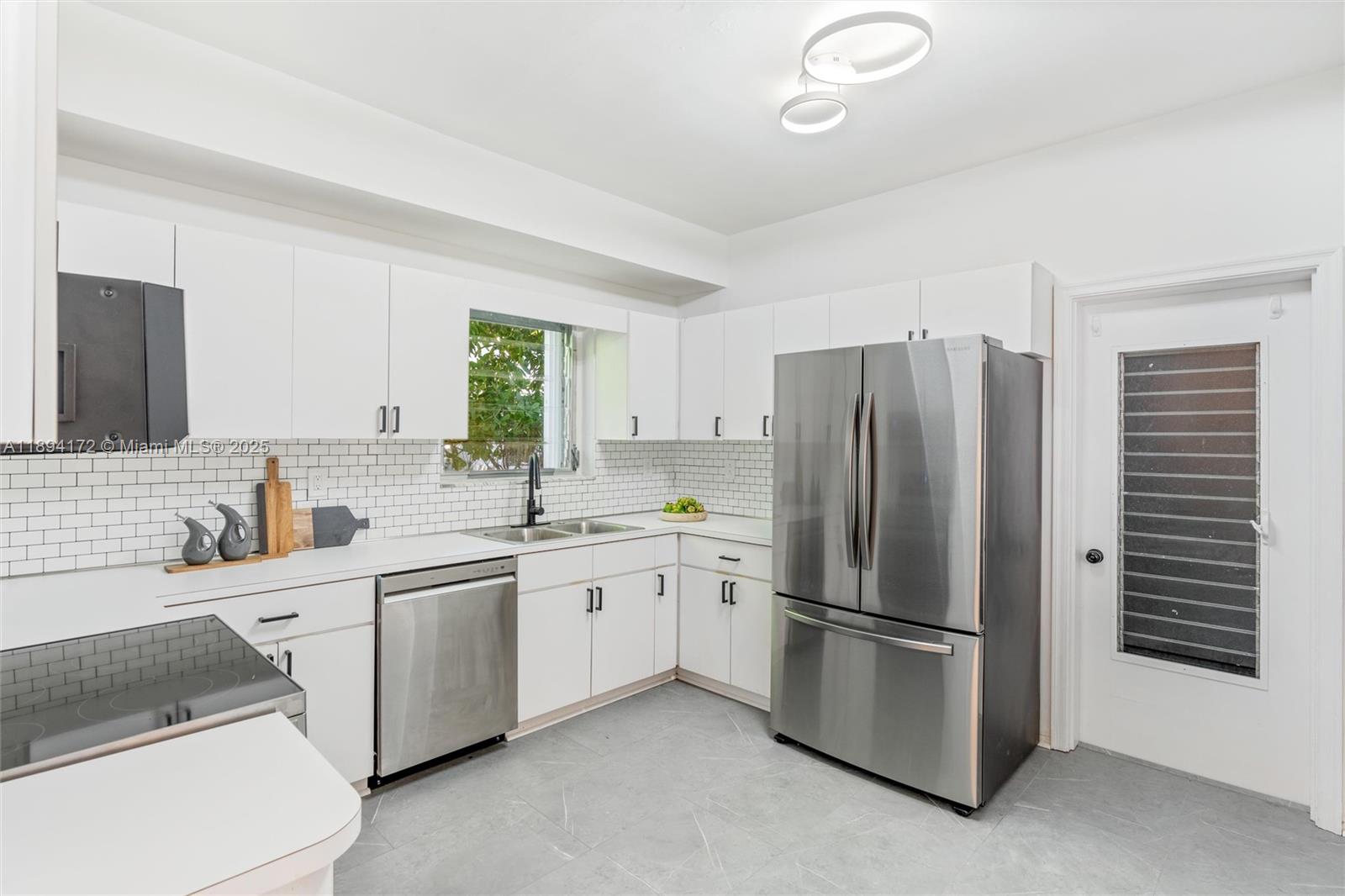 9164 Carlyle Ave