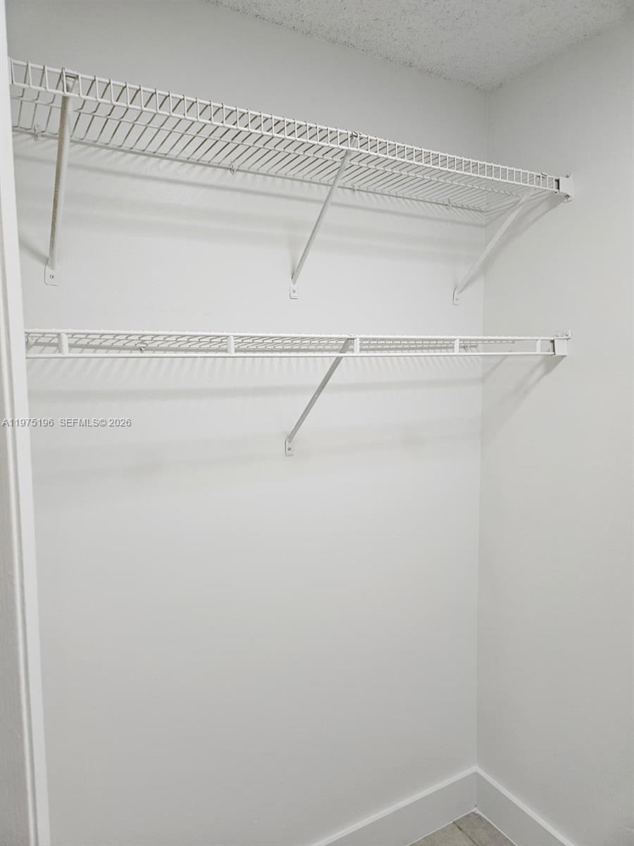 LA HACIENDA COUNTRY CLUB - Residential Lease