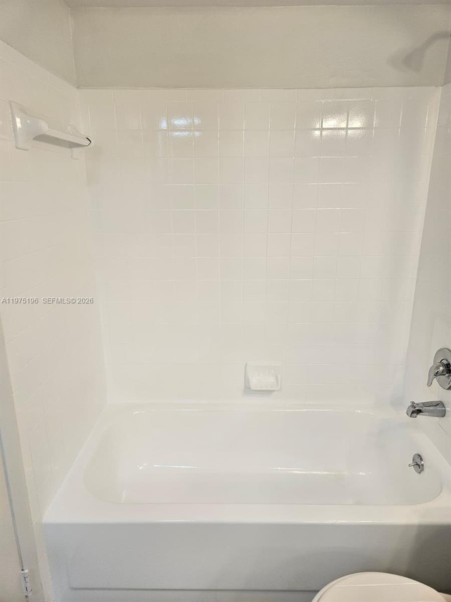 LA HACIENDA COUNTRY CLUB - Residential Lease