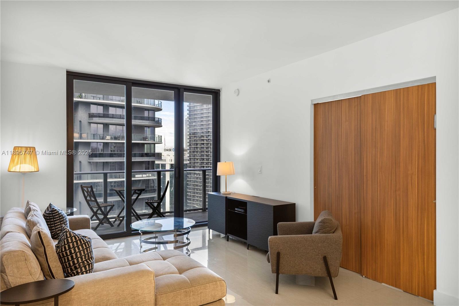 1010 Brickell Ave 3208