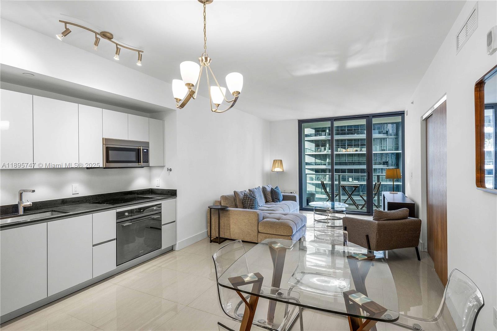 1010 Brickell Ave 3208