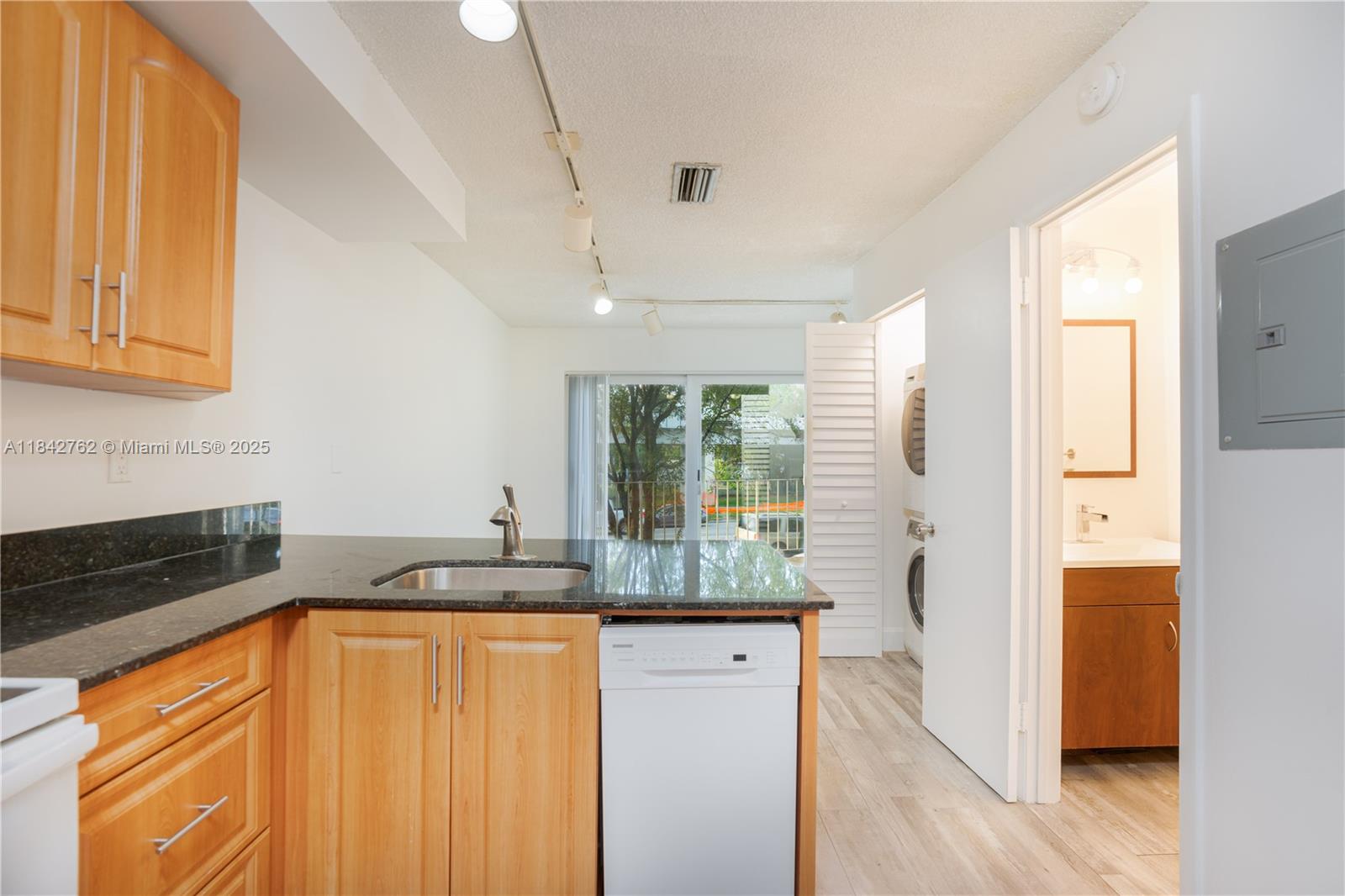 3239 W Trade Ave 8