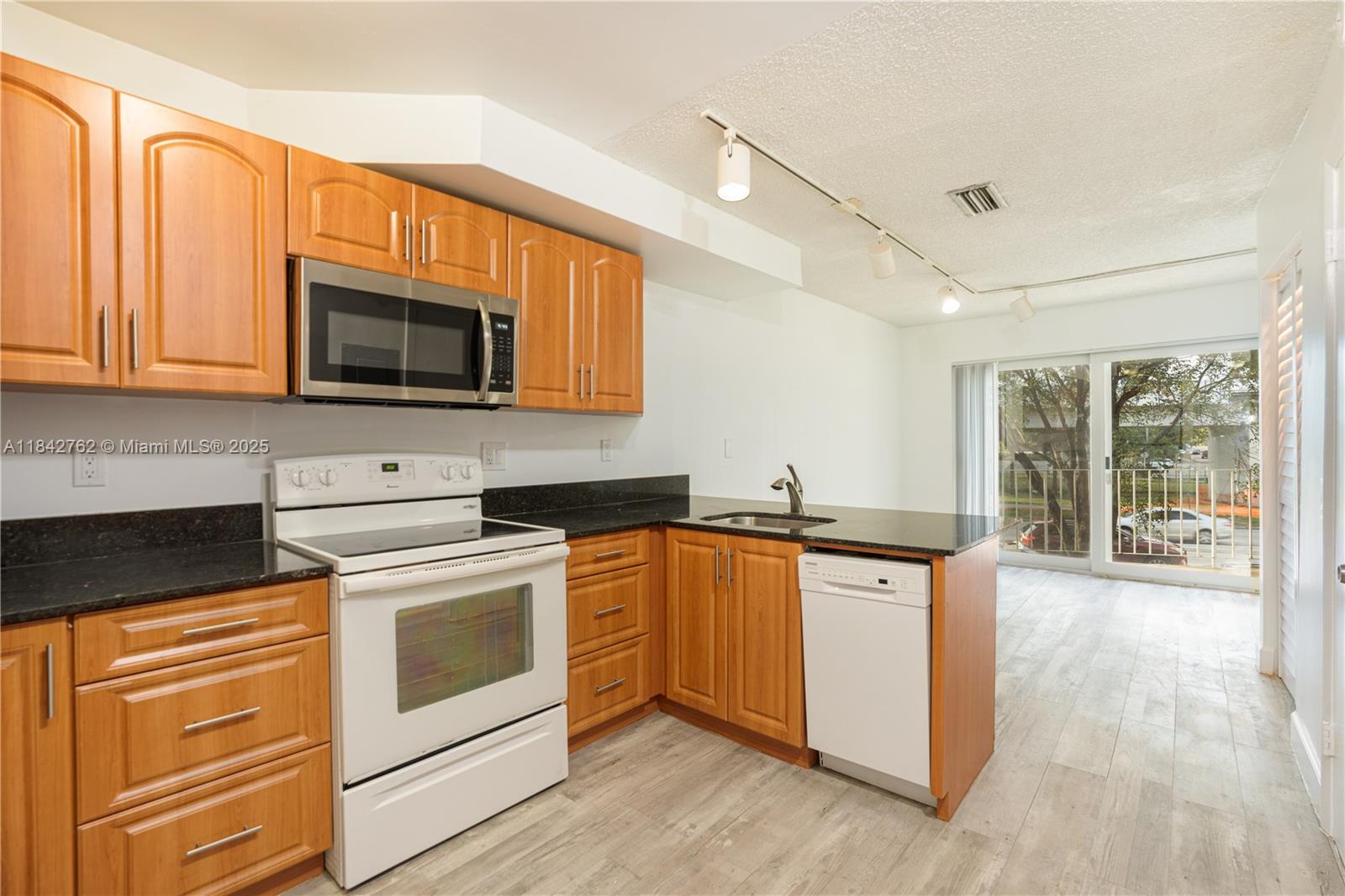3239 W Trade Ave 8