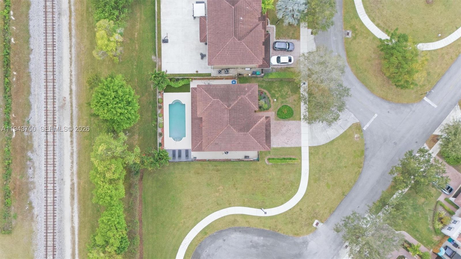 TWIN LAKE SHORES SOUTH - Residential