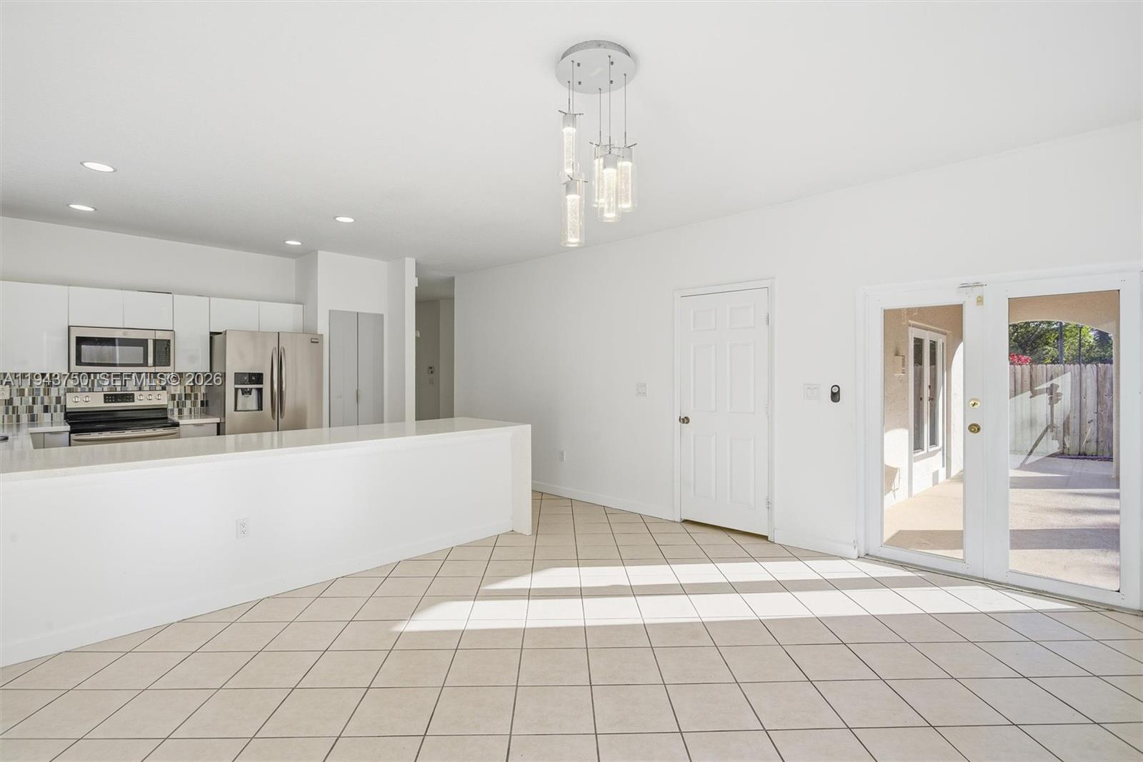 TWIN LAKE SHORES SOUTH - Residential