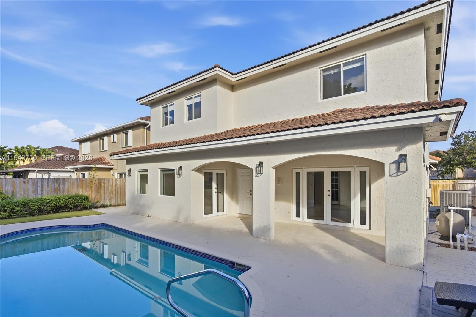 TWIN LAKE SHORES SOUTH - Residential