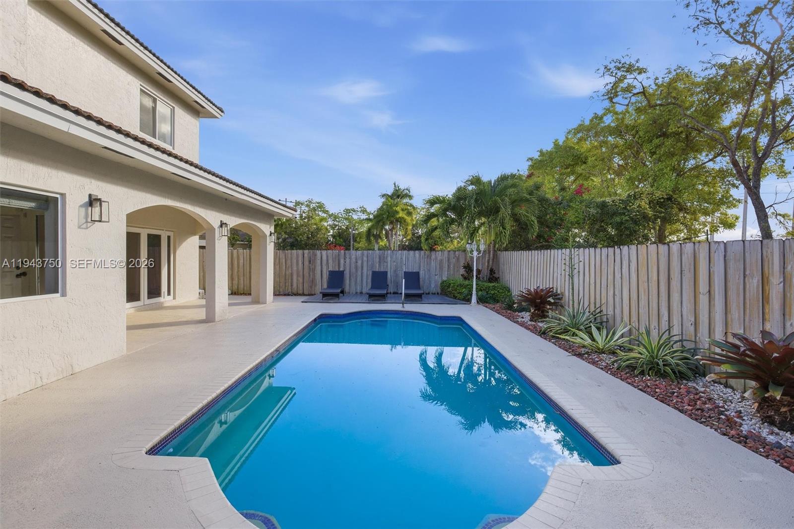 TWIN LAKE SHORES SOUTH - Residential