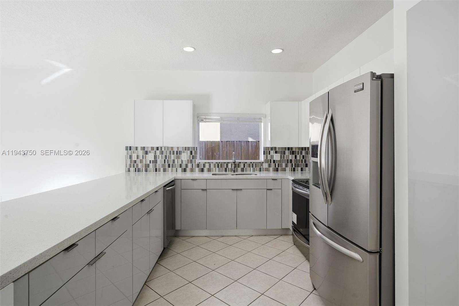 TWIN LAKE SHORES SOUTH - Residential