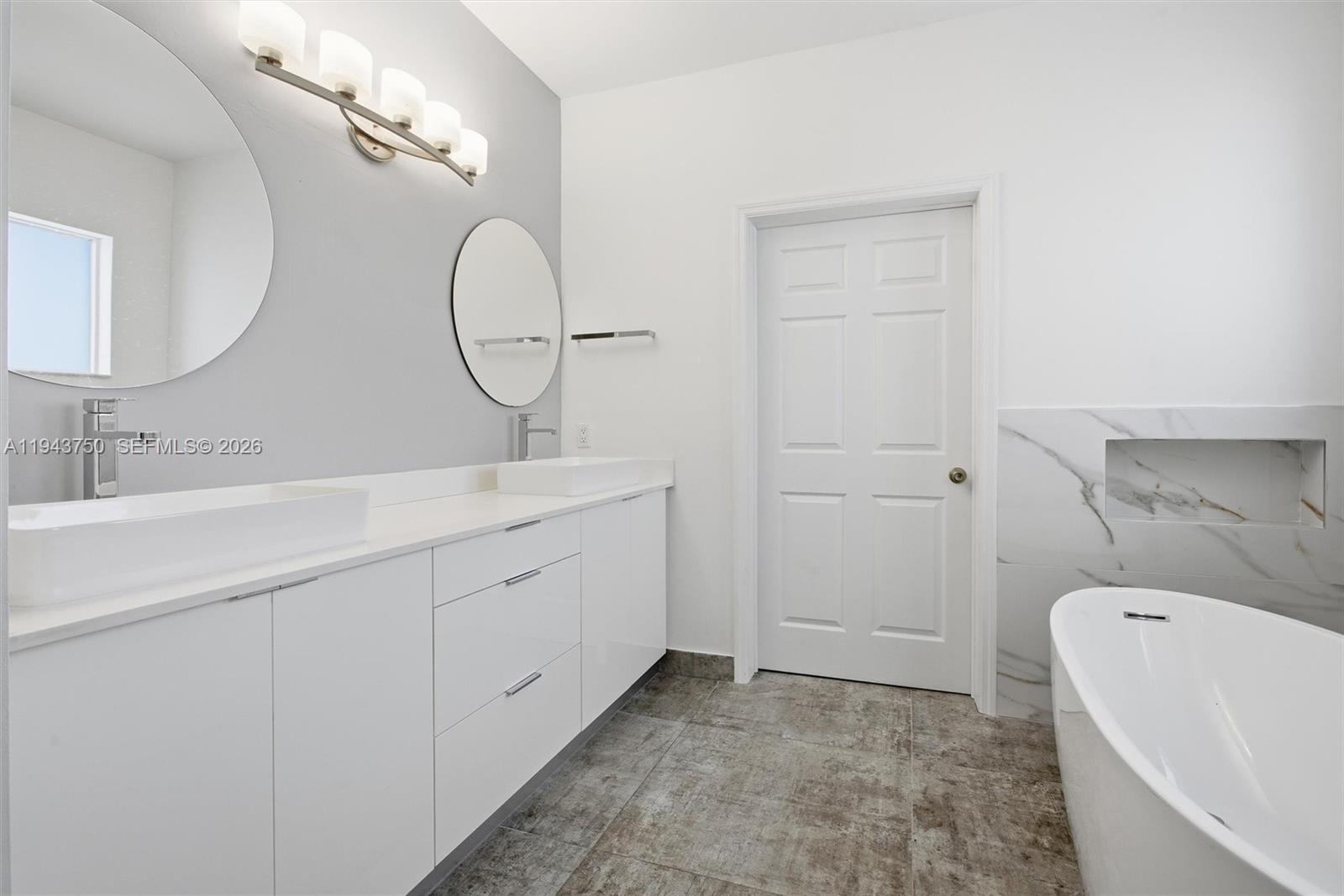 TWIN LAKE SHORES SOUTH - Residential