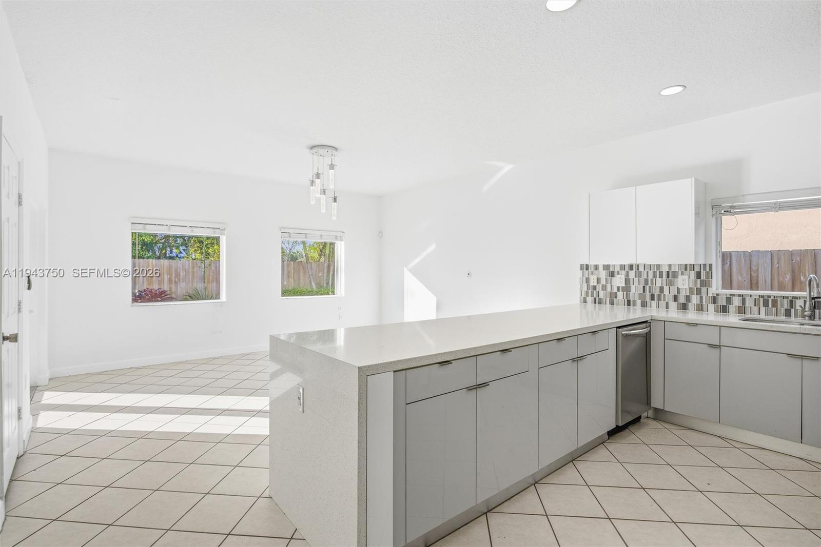 TWIN LAKE SHORES SOUTH - Residential