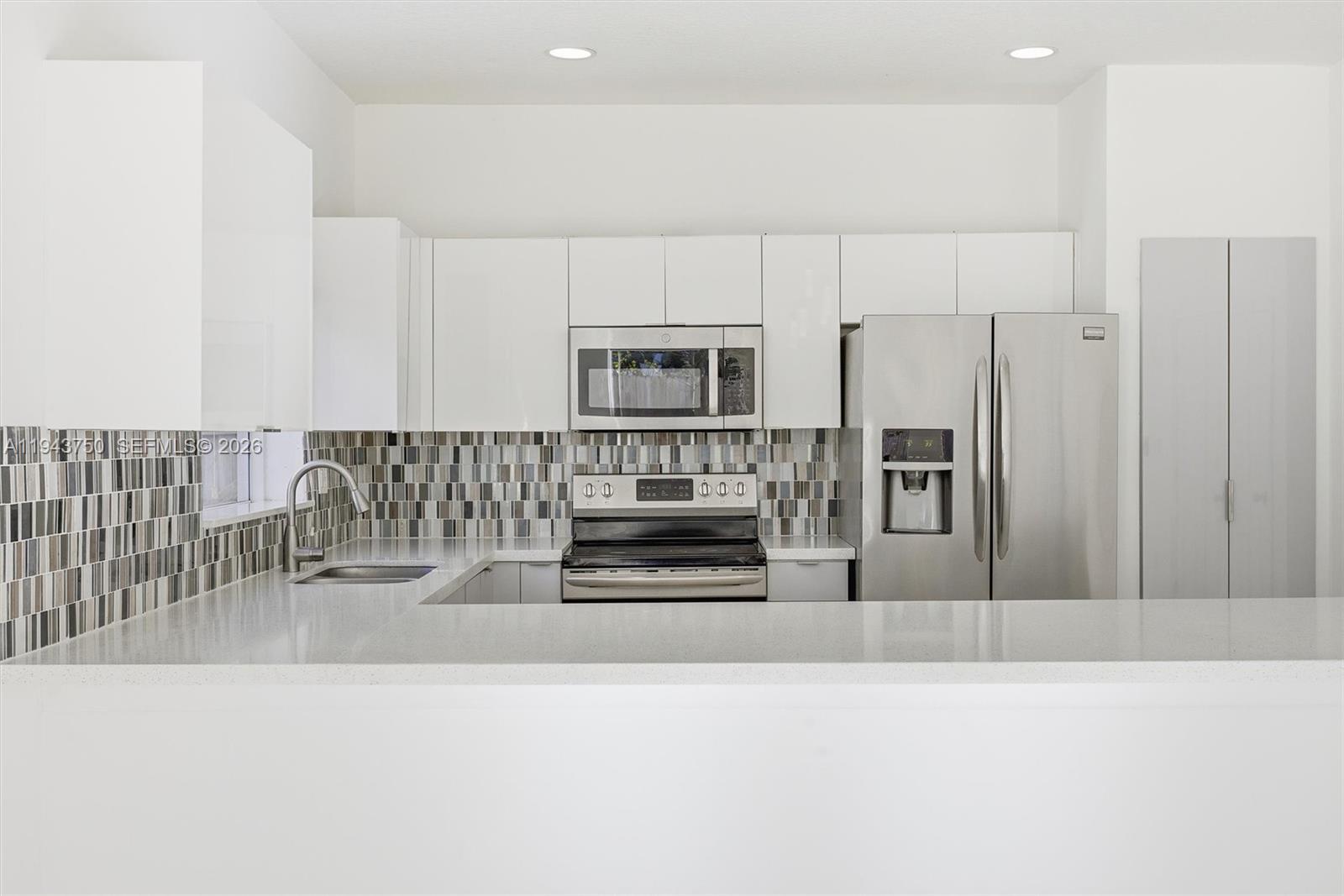 TWIN LAKE SHORES SOUTH - Residential