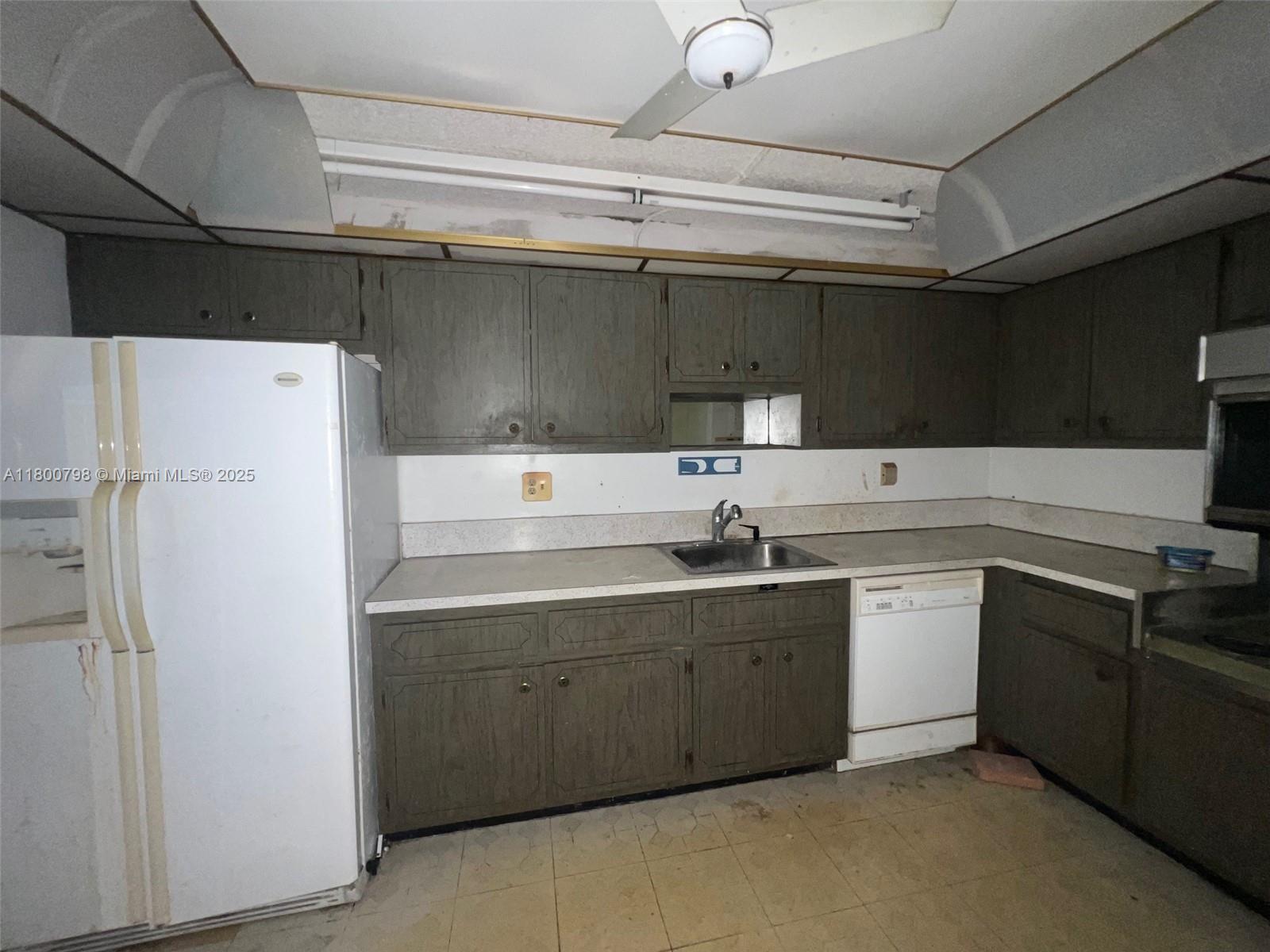 THREE HORIZONS NORTH COND - Residential