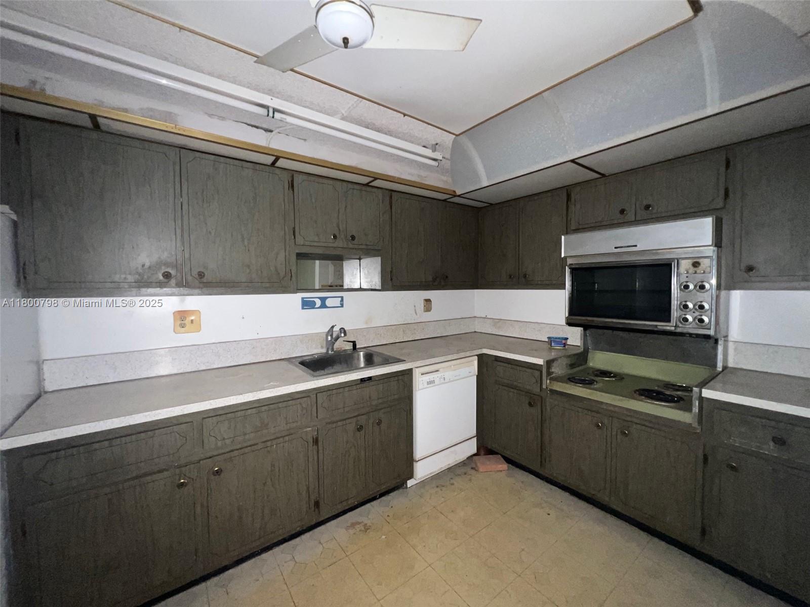 THREE HORIZONS NORTH COND - Residential