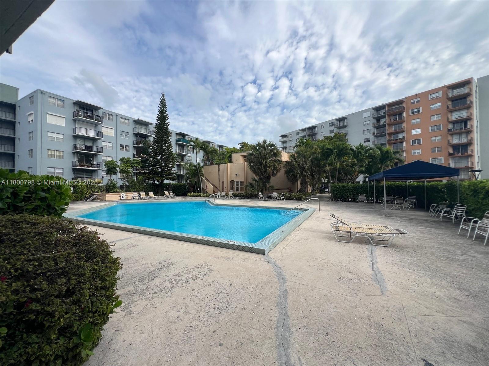 THREE HORIZONS NORTH COND - Residential