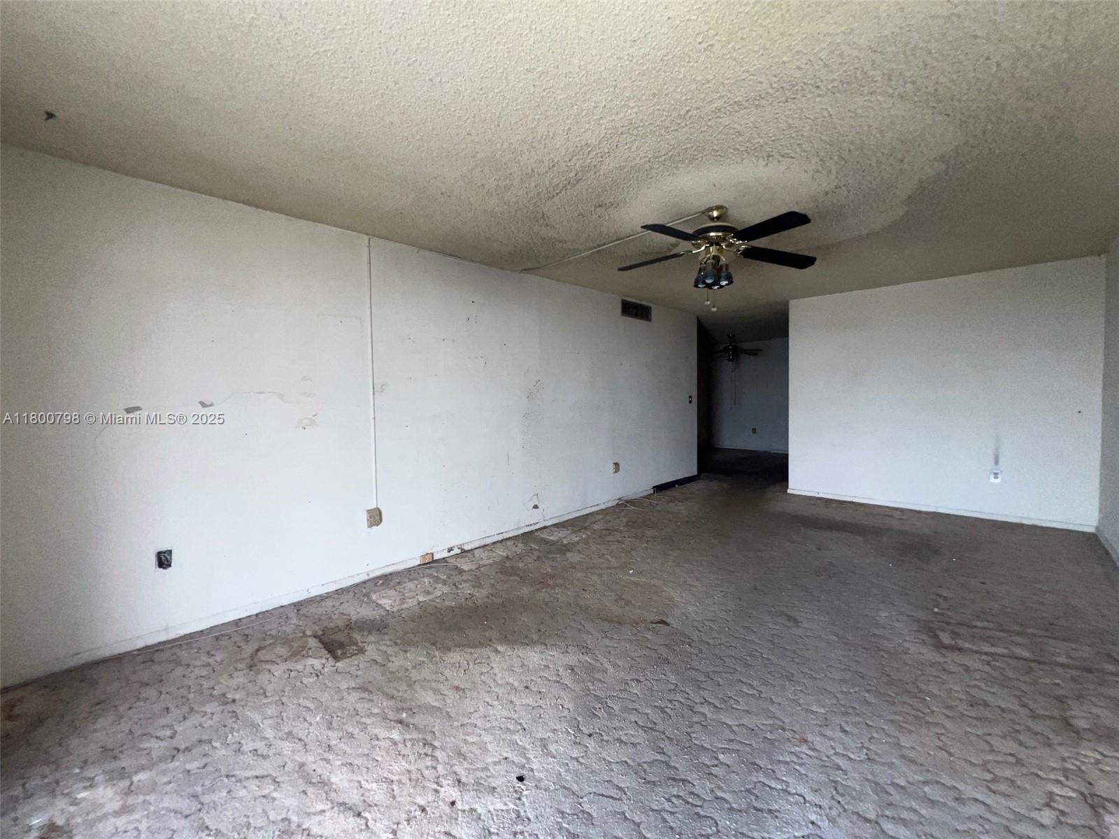 THREE HORIZONS NORTH COND - Residential