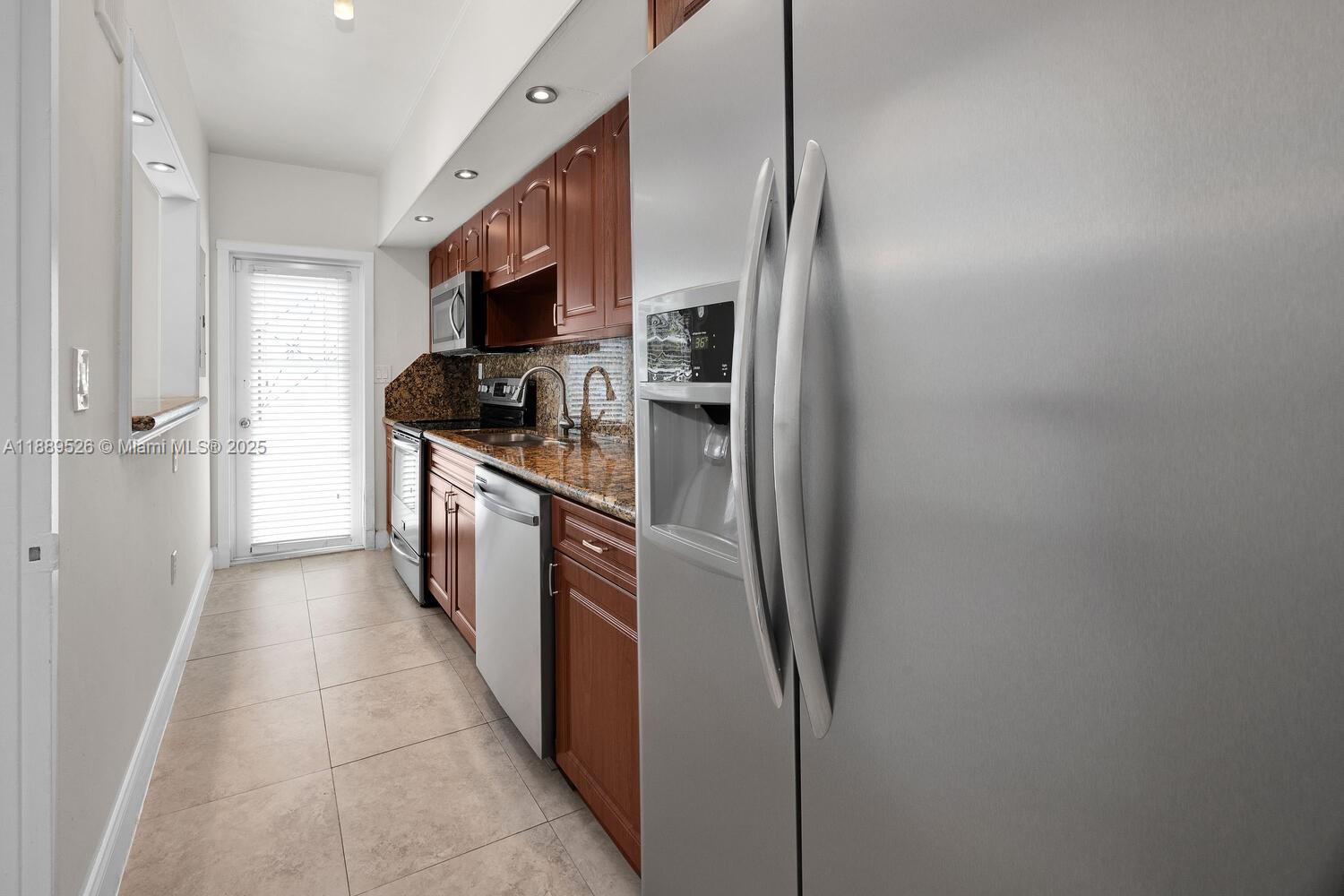 FOUNTAINVIEW MANOR CONDO - Residential Lease