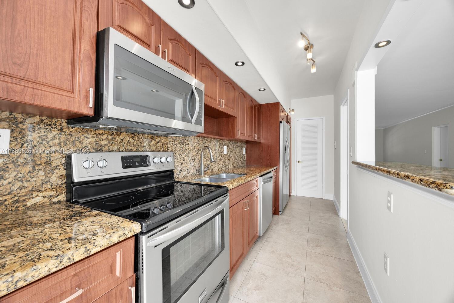 FOUNTAINVIEW MANOR CONDO - Residential Lease