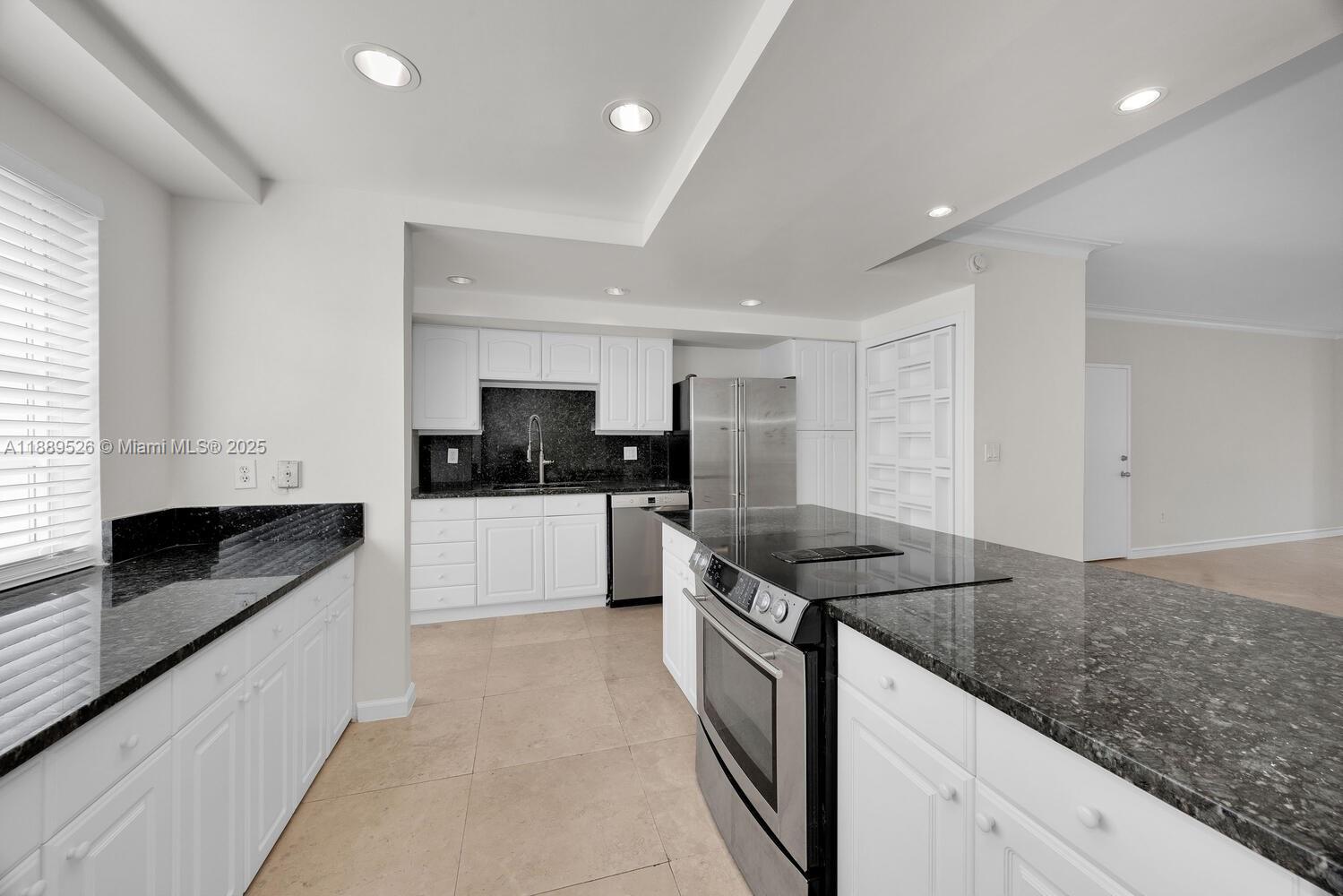 FOUNTAINVIEW MANOR CONDO - Residential Lease