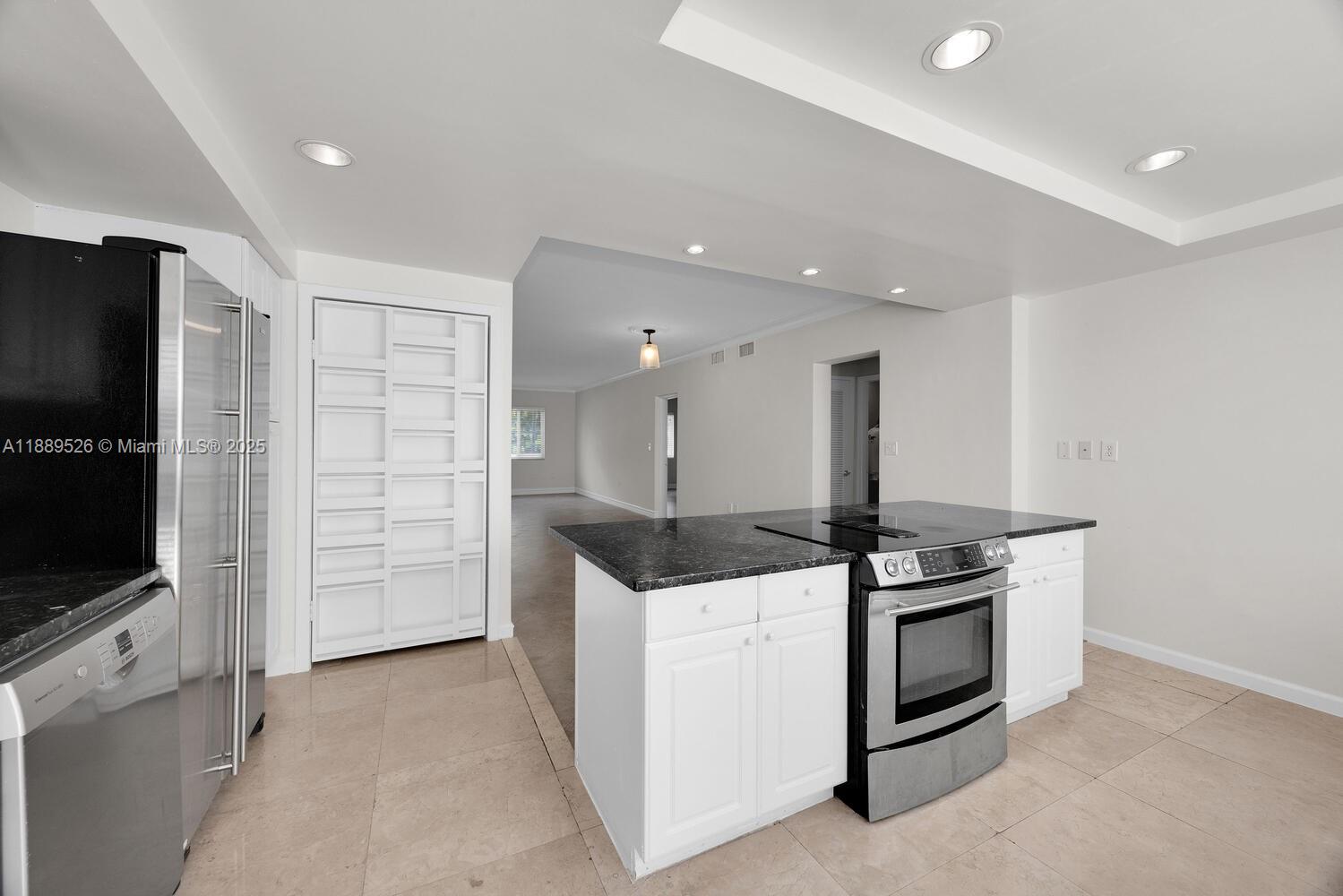 FOUNTAINVIEW MANOR CONDO - Residential Lease