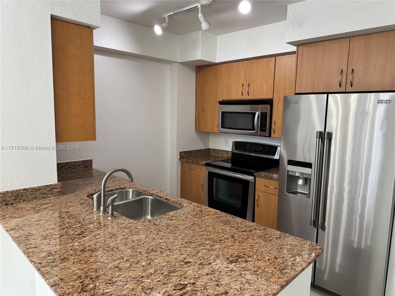 RADIUS CONDO - Residential Lease