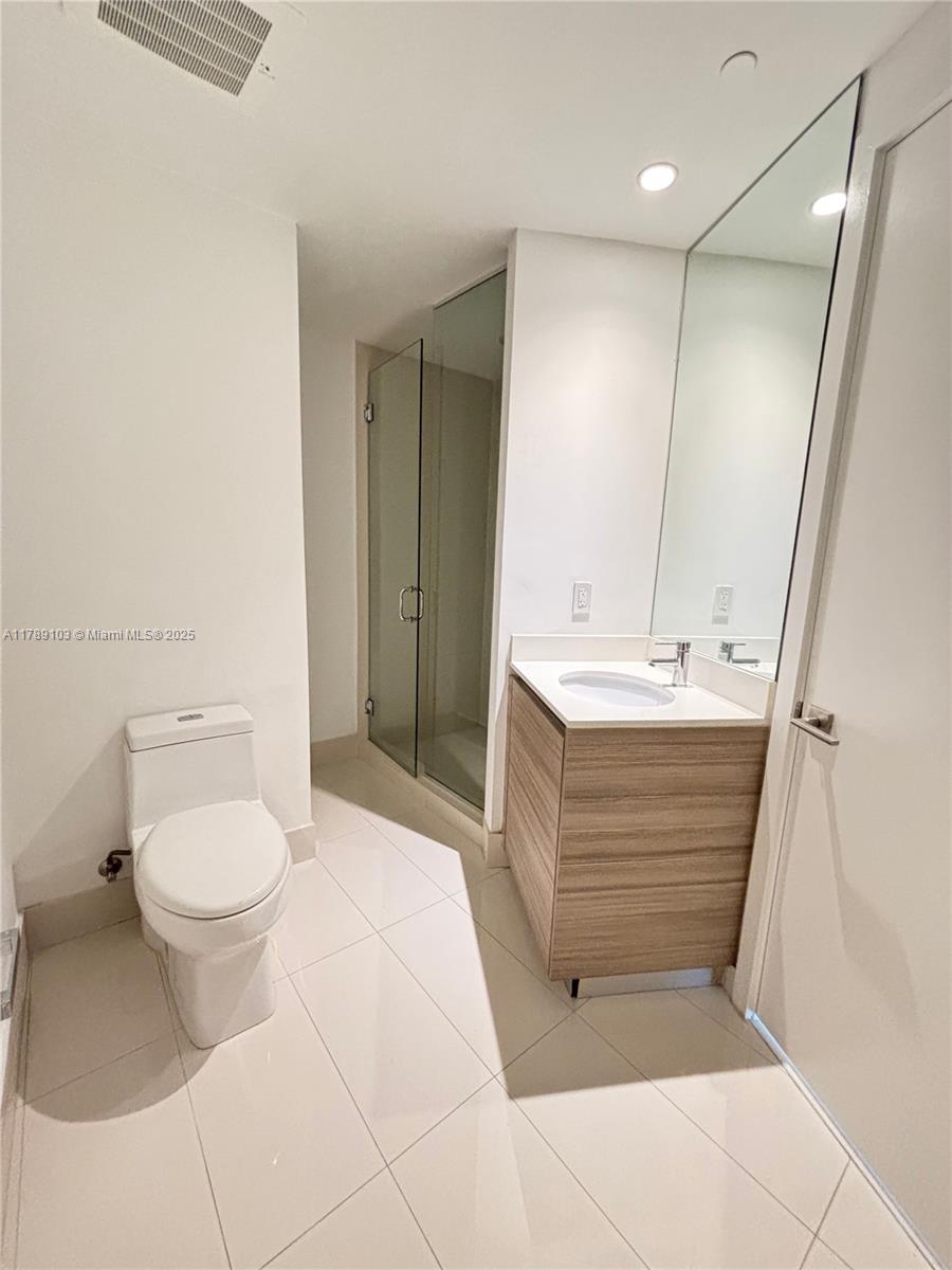 3401 MIDTOWN CONDO - Residential Lease