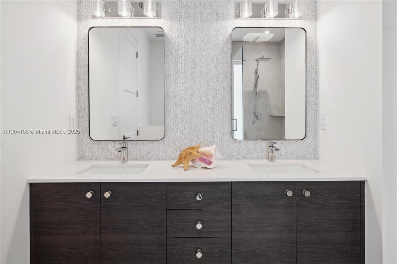 BLUE WATER BEACH - Residential